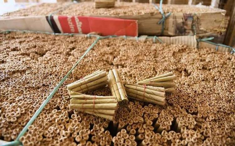 திண்டுக்கல்லில் பிரபல பீடி கம்பெனியின் பெயரில்  போலி பீடிகள்  தயார் செய்து விற்பனை.