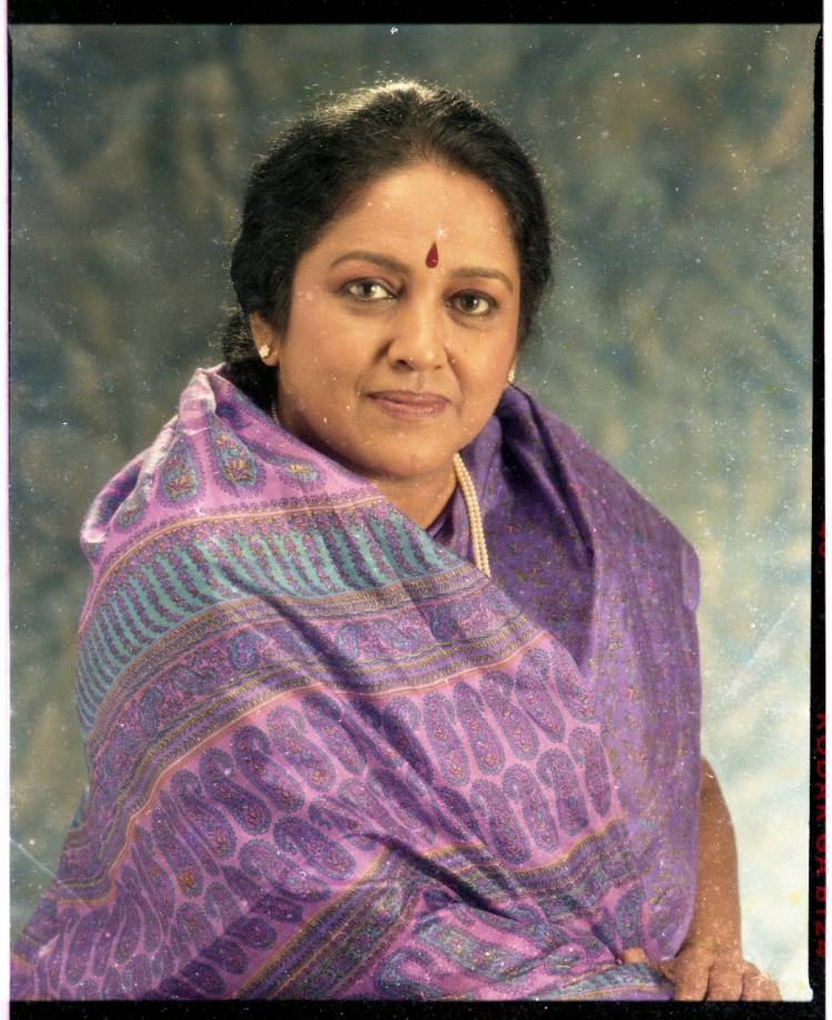 பிரபல திரைப்பட இயக்குநர் ராஜீவ் மேனனின் தாயார் திருமதி கல்யாணி மேனன் (80), காவேரி மருத்துவமனையில் இன்று மதியம் 12 மணிக்கு இயற்கை எய்தினார்.