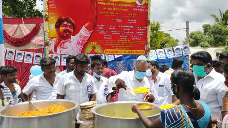 நாமக்கல் கிழக்கு மாவட்ட தலைமை தளபதி விஜய் மக்கள் இயக்கம் சார்பாக நலத்திட்ட உதவிகள்!