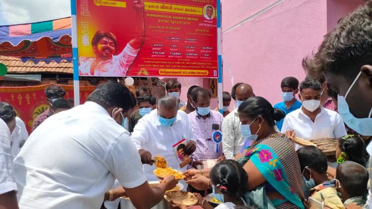 நாமக்கல் கிழக்கு மாவட்ட தலைமை தளபதி விஜய் மக்கள் இயக்கம் சார்பாக நலத்திட்ட உதவிகள்!