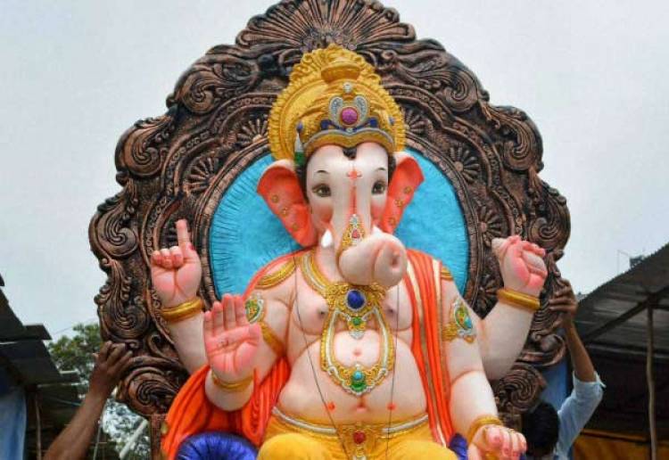 விநாயகர் சதுர்த்தியை முன்னிட்டு பொது இடங்களில் சிலைகள் வைக்க அனுமதியில்லை.