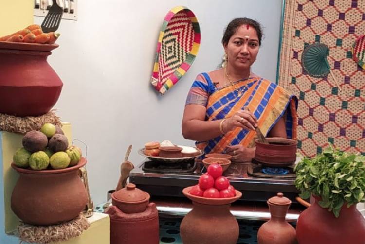 பெப்பர்ஸ் தொலைக்காட்சியில் ஞாயிறுதோறும் பிற்பகல்12:00 மணிக்கு ஒளிபரப்பாகும் சமையல் நிகழ்ச்சி "பாரம்பரிய சமையல்" .