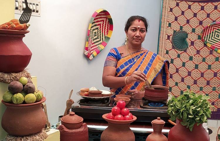 பெப்பர்ஸ் தொலைக்காட்சியில் ஞாயிறுதோறும் பிற்பகல்12:00 மணிக்கு ஒளிபரப்பாகும் சமையல் நிகழ்ச்சி "பாரம்பரிய சமையல்" .