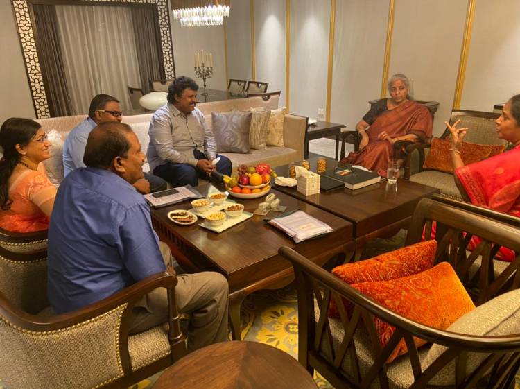 It gives us great pleasure to share that Laghu Udyog Bharati Core Team, once again had the opportunity to meet Hon'ble FM Smt. Nirmala Sitharaman.