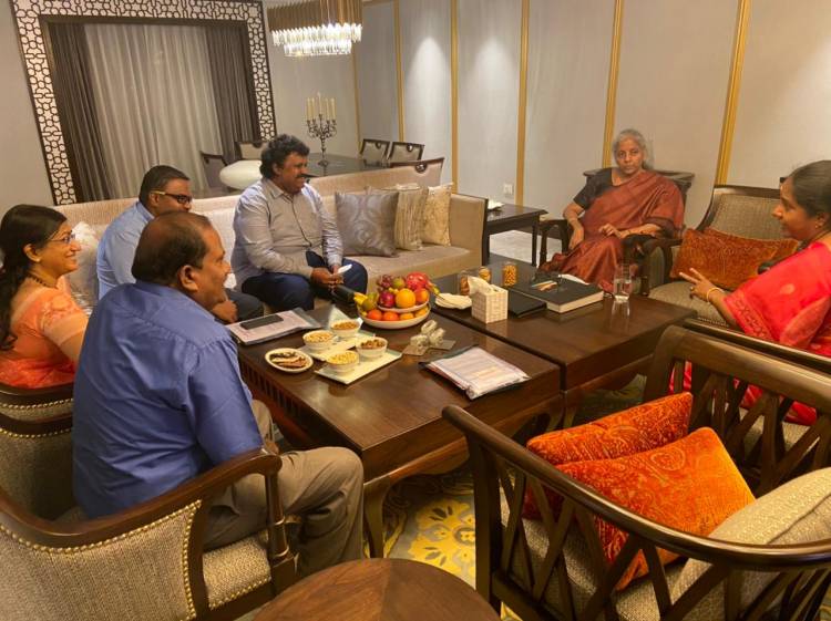 It gives us great pleasure to share that Laghu Udyog Bharati Core Team, once again had the opportunity to meet Hon'ble FM Smt. Nirmala Sitharaman.