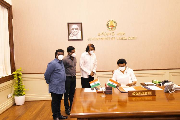 சங்க உறுப்பினர்களின் நலனுக்கான சில கோரிக்கைகளை முன் வைத்து தென்னிந்திய திரைப்பட பத்திரிகை தொடர்பாளர்களின் நிர்வாகிகள் இன்று 11.09.2021 திங்களன்று தகவல் ஒலிபரப்புத் துறை அமைச்சர் வெள்ளக்கோவில் சுவாமிநாதனை சந்தித்தனர்.