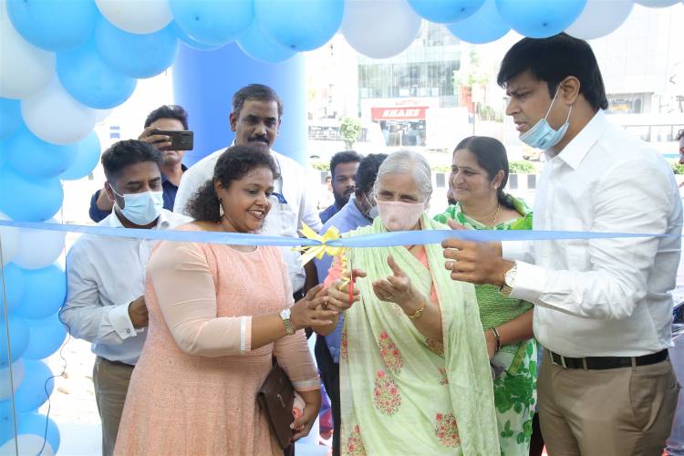 New VIVO Exclusive store @ OMR, Chennai Launched By Mr. Gopalakrishnan – DGM and Mr. Premnath – BRM from VIVO Mobiles