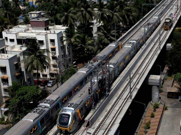 கனமழை எச்சரிக்கை எதிரொலியாக சென்னை புறநகர் ரயில், மெட்ரோ ரயில் சேவை குறைப்பு