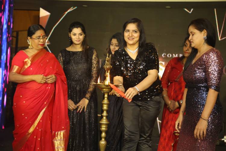 Business Iconic Awards felicitated by Health Secretary Dr.Radha Krishanan, Ms.Namitha Marimuthu,Mr.Inigo Irudayaraj,Mr.Balaji Sadagopan,Kaushik, & Ms.Krithika Radhakrishnan.