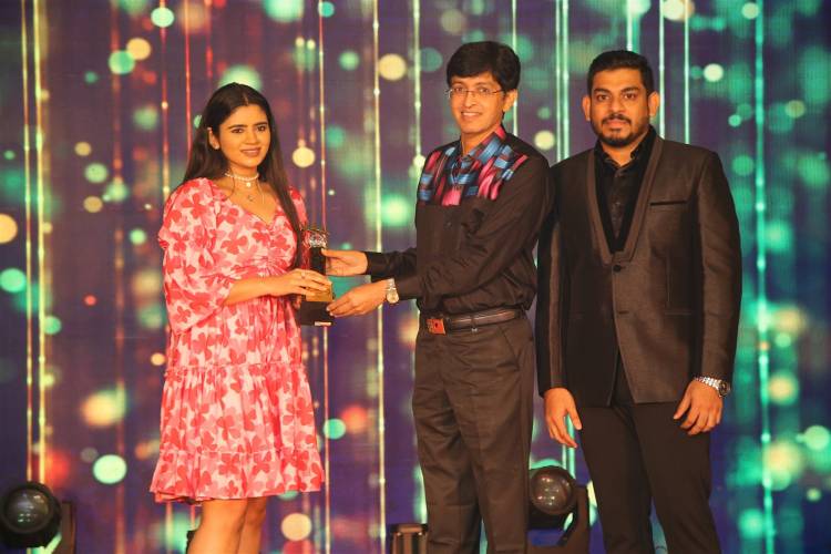 Business Iconic Awards felicitated by Health Secretary Dr.Radha Krishanan, Ms.Namitha Marimuthu,Mr.Inigo Irudayaraj,Mr.Balaji Sadagopan,Kaushik, & Ms.Krithika Radhakrishnan.