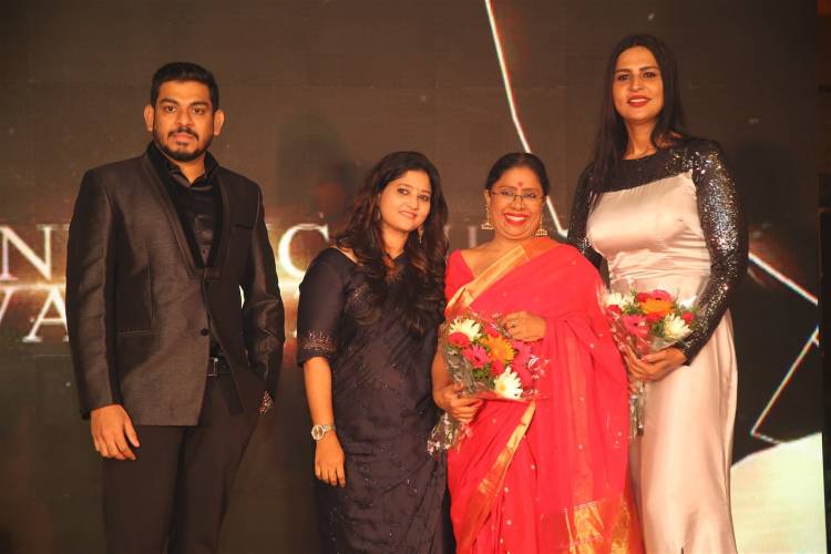 Business Iconic Awards felicitated by Health Secretary Dr.Radha Krishanan, Ms.Namitha Marimuthu,Mr.Inigo Irudayaraj,Mr.Balaji Sadagopan,Kaushik, & Ms.Krithika Radhakrishnan.