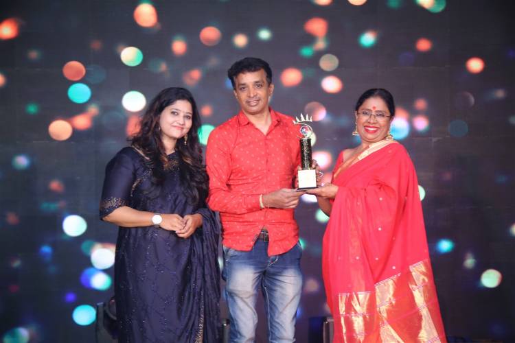 Business Iconic Awards felicitated by Health Secretary Dr.Radha Krishanan, Ms.Namitha Marimuthu,Mr.Inigo Irudayaraj,Mr.Balaji Sadagopan,Kaushik, & Ms.Krithika Radhakrishnan.