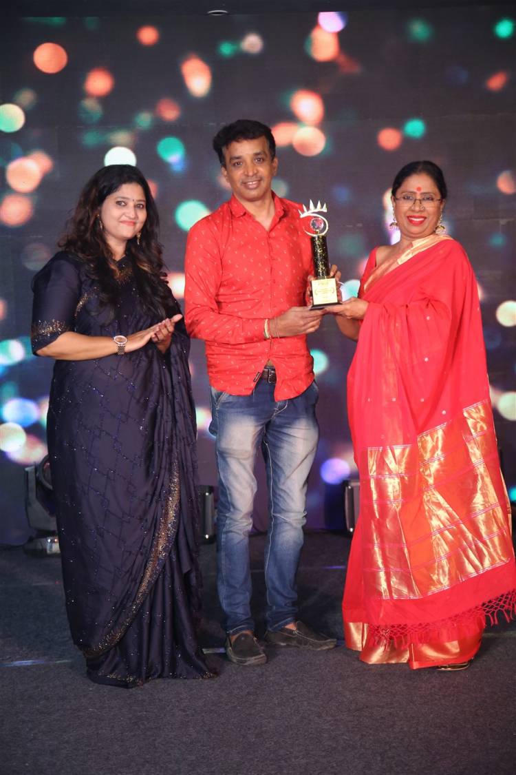 Business Iconic Awards felicitated by Health Secretary Dr.Radha Krishanan, Ms.Namitha Marimuthu,Mr.Inigo Irudayaraj,Mr.Balaji Sadagopan,Kaushik, & Ms.Krithika Radhakrishnan.