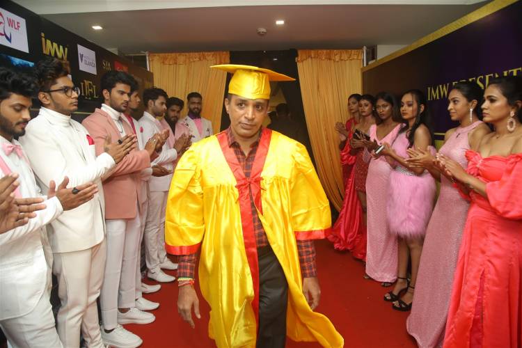 நடிகை அபிராமி, பா.இந்திரன், சுதர்சன் சேஷாத்ரி உள்ளிட்டோருக்கு ஜான் அமலன் பரிந்துரையின் பேரில் இங்கிலாந்து கேம்பிரிட்ஜ் ஸ்கூல் ஆப்  டிஸ்டன்ஸ் எஜுகேஷன் உடன் இணைந்து புனித அன்னை தெரசா பல்கலைக் கழகத்தின் சார்பாக கௌரவ டாக்டர் பட்டம் வழங்கப்பட்டது