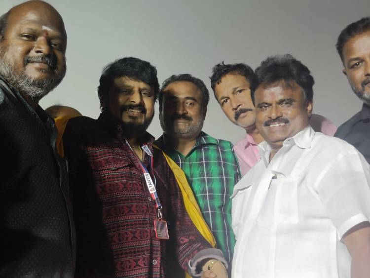 தமிழ்நாடு திரைப்பட இயக்குநர்கள் சங்க நிர்வாகிகள் பதவியேற்பு விழாவில்   "சினிமா பத்திரிகையாளர் சங்கம்" சார்பில் சால்வை அணிவித்து மரியாதை