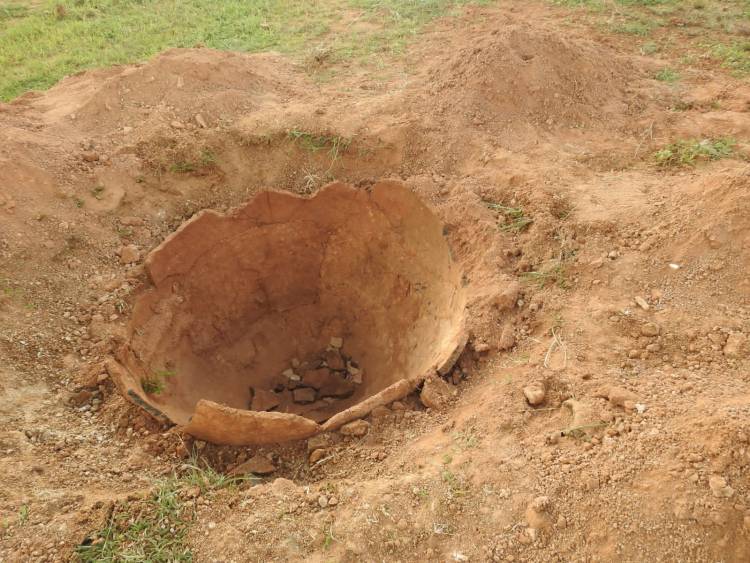 ஆத்தூர் அருகே முதுமக்கள் தாழி