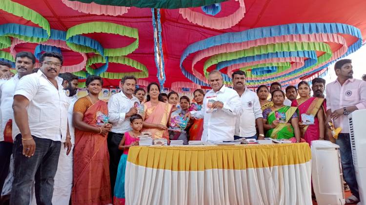 ஆசிரியர் மற்றும் ஆசிரியைகளை கௌரவப்படுத்திய தளபதி விஜய் மக்கள் இயக்கம் !