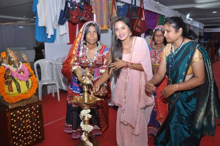 CCIC PRESENTS 14 DAY HANDLOOM EXPO 2022 AT  WHITE HOUSE