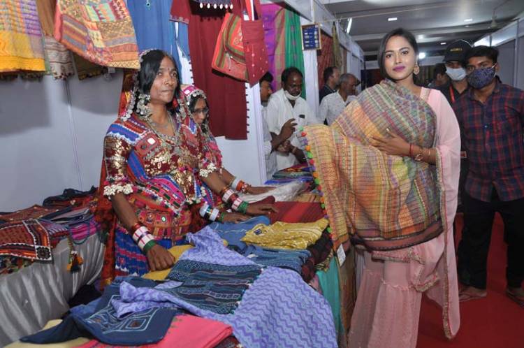 CCIC PRESENTS 14 DAY HANDLOOM EXPO 2022 AT  WHITE HOUSE