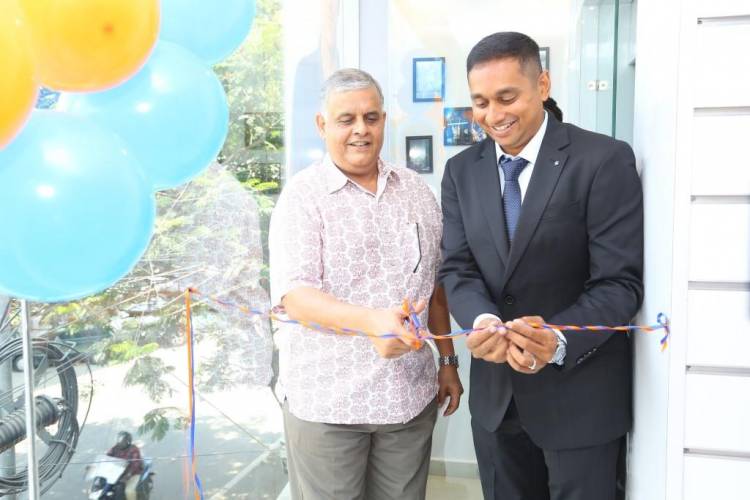 GRAND OPENING OF TENNISHUB AND BADMINTONHUB  ONE STOP SOLUTION FOR ALL TENNIS BATMINTON GOODS  BY PADMA SHRI. RAMESH KRISHNAN