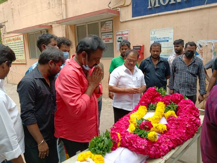 தென்னிந்திய நடிகர் சங்கத்தின் மேலாளர் தாம்ராஜ் அவர்களின் தந்தை ஆறுமுகம் அவர்கள் விபத்தில் காயமடைந்து சிகிச்சை பெற்று வந்தார். சிகிச்சை பலனளிக்காமல் நேற்று மரணமடைந்தார்.