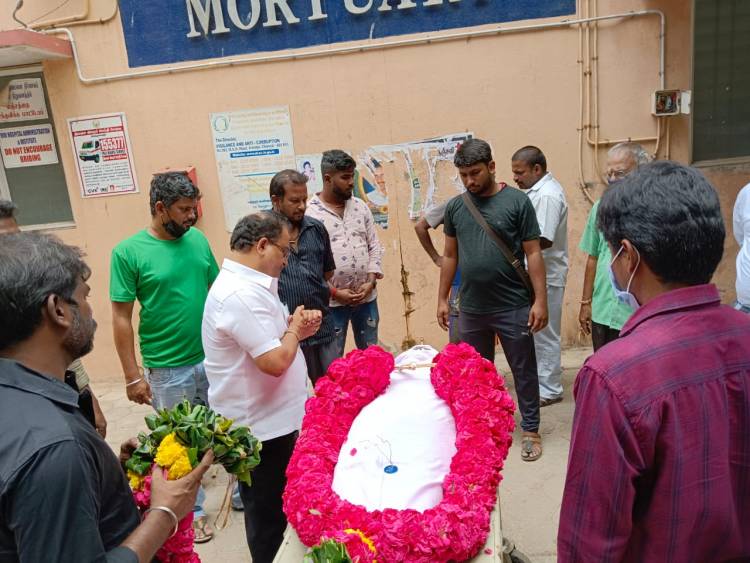 தென்னிந்திய நடிகர் சங்கத்தின் மேலாளர் தாம்ராஜ் அவர்களின் தந்தை ஆறுமுகம் அவர்கள் விபத்தில் காயமடைந்து சிகிச்சை பெற்று வந்தார். சிகிச்சை பலனளிக்காமல் நேற்று மரணமடைந்தார்.