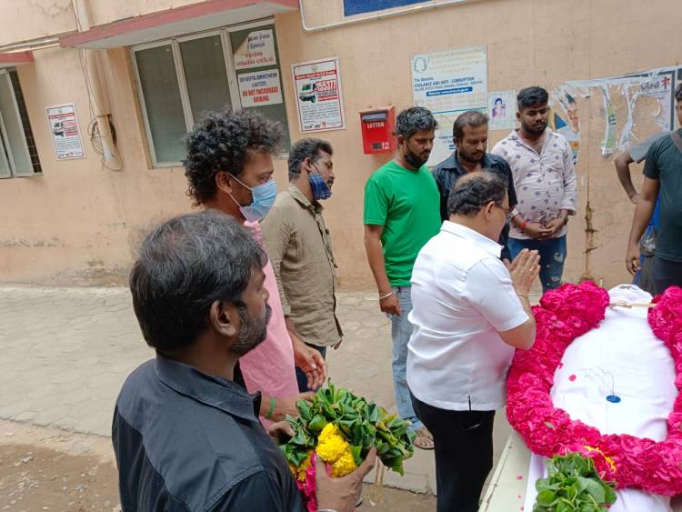 தென்னிந்திய நடிகர் சங்கத்தின் மேலாளர் தாம்ராஜ் அவர்களின் தந்தை ஆறுமுகம் அவர்கள் விபத்தில் காயமடைந்து சிகிச்சை பெற்று வந்தார். சிகிச்சை பலனளிக்காமல் நேற்று மரணமடைந்தார்.