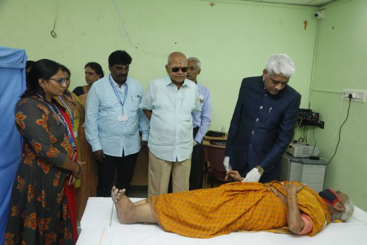 தென்னிந்திய திரைப்பட மற்றும் தொலைக்காட்சி கலைஞர்கள் மற்றும் டப்பிங் கலைஞர்களின் நலனுக்காக நடிகர் ராதாரவி ஏற்பாட்டில் சிறப்பு மருத்துவ முகாம் 