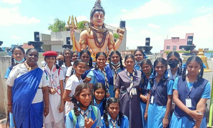 VELAMMAL'S UNIFORMED SERVICE ORGANISED TEMPLE CLEAN-UP DRIVE