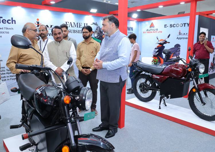 15th EV EXPO 2022 Opens to an Enthusiastic Response. Witnesses a Number of Electric-Vehicle Launches. Around 100 Companies Participating.