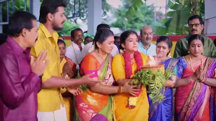 உடல் வருத்தி நேர்த்திக்கடன் செலுத்தும் பொன்னி..!  கைகொடுக்குமா குலதெய்வம்..?