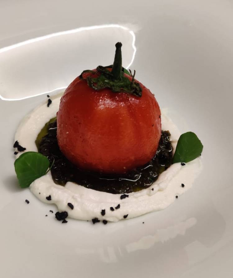 Crowne Plaza Chennai Adyar Park Celebrates Valentine's Day with "Romance By The Pool"