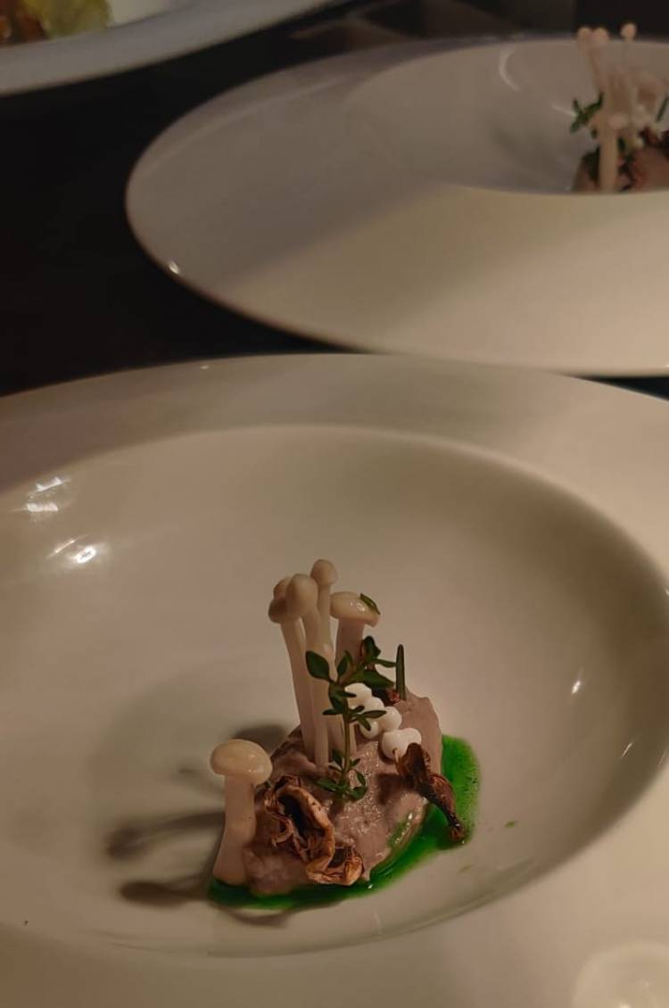 Crowne Plaza Chennai Adyar Park Celebrates Valentine's Day with "Romance By The Pool"