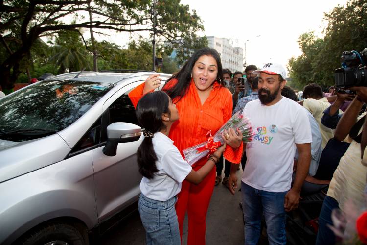 Actress Namitha celebrates her birthday with furry friends at HEAVEN FOR ANIMALS (HFA), Anna Nagar