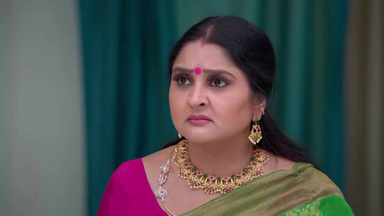 "கண்ணெதிரே தோன்றினாள்"