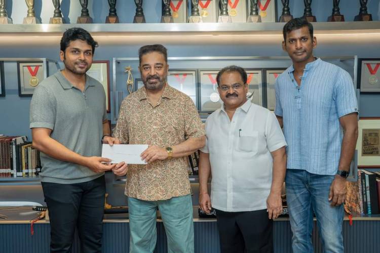 தென்னிந்திய நடிகர் சங்கத்தின் அறக்கட்டளை உறுப்பினர், மூத்த நடிகர் உலக நாயகன் திரு.கமல்ஹாசன் அவர்கள் இன்று (09.03.24) அவரது ஆழ்வார்பேட்டை அலுவலகத்தில் தென்னிந்திய நடிகர் சங்க நிர்வாகிகளான பொதுச்செயலாளர் விஷால், பொருளாளர் கார்த்தி, துணைத் தலைவர் பூச்சி எஸ்.முருகன் ஆகியோரிடம் நடிகர் சங்க கட்டட பணியைத் தொடர்வதற்காக சங்கத்துக்கு வைப்பு நிதியாக ரூபாய் ஒரு கோடிக்கான காசோலையை தனது சொந்த நிதியில் இருந்து வழங்கினார்.