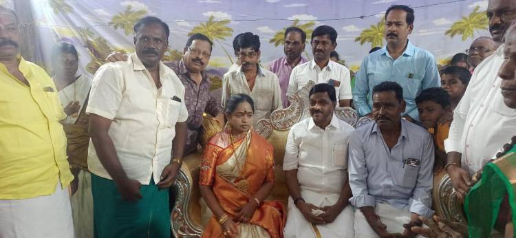 கல்வித்தந்தை ஏ சி சண்முகம் அவர்கள் நேற்று இரவு கோட்டை ஜலகண்டேஸ்வரர் கோவில் மற்றும் சலவன் பேட்டை காசி விஸ்வநாதர் கோவில் குடும்பத்துடன் பூஜைகளில் கலந்து கொண்டார் ஓம் நமச்சிவாயம்