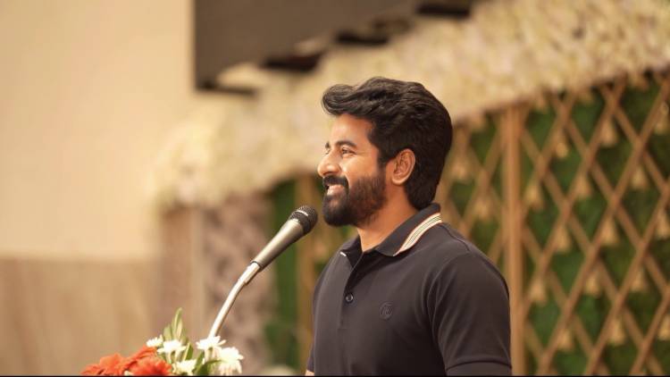 சென்னை, போரூரில் உள்ள திருமண மண்டபத்தில் தமிழகம் முழுவதில் இருந்தும் வந்த தனது ரசிகர் மன்ற நிர்வாகிகளை சந்தித்துப் பேசினார் நடிகர் சிவகார்த்திகேயன்.