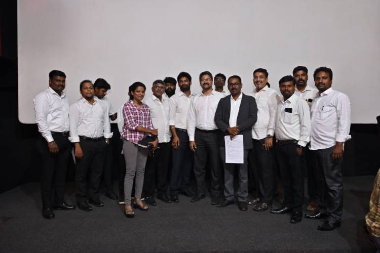 அவதூறு பரப்பிய பிரபல யு-டியூப் நிறுவனங்களிடம்  ஐந்து கோடி நஷ்ட ஈடு கேட்கும் மலேஷிய தயாரிப்பாளர் !