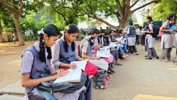 10ம் வகுப்பு தேர்வு நாளை தொடக்கம்: 9.10லட்சம் பேர் எழுதுகின்றனர்