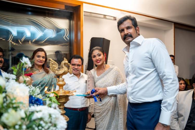 முன்னாள் சுகாதாரத்துறை அமைச்சர் டாக்டர்.சி.விஜயபாஸ்கர், திரு.பி.சுப்ரமணி, மற்றும் டாக்டர்.ஜெயகர் தாமஸ் ஆகியோர் டாக்டர் கே.டி.கே.மதுவின் சிலை மற்றும் இந்தியாவின் முதல் 360 டிகிரி தோல் மருத்துவ மையத்தை திறந்து வைத்தனர்!