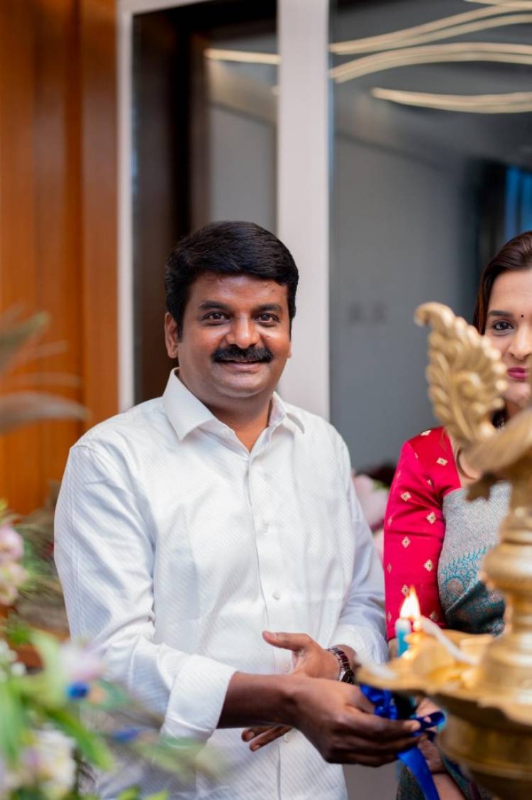 முன்னாள் சுகாதாரத்துறை அமைச்சர் டாக்டர்.சி.விஜயபாஸ்கர், திரு.பி.சுப்ரமணி, மற்றும் டாக்டர்.ஜெயகர் தாமஸ் ஆகியோர் டாக்டர் கே.டி.கே.மதுவின் சிலை மற்றும் இந்தியாவின் முதல் 360 டிகிரி தோல் மருத்துவ மையத்தை திறந்து வைத்தனர்!