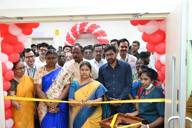 5,00,000th Beneficiary of ‘Nammai Kakkum 48’ felicitated at SRM Hospital