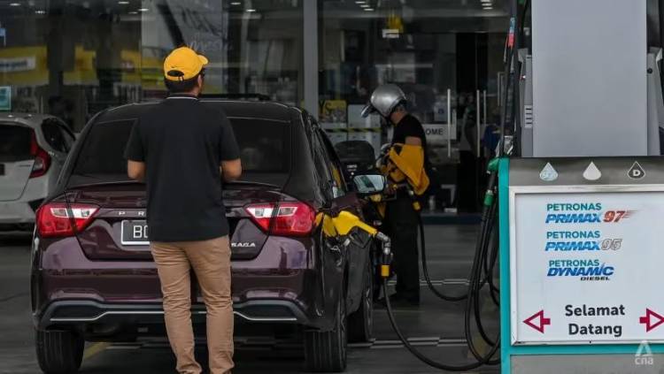 Malaysia to penalise foreign-registered vehicle owners who buy subsidised RON95 petrol starting Apr 1