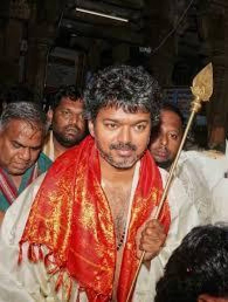 Vijay offers prayers at Thiruchendur Murugan Temple