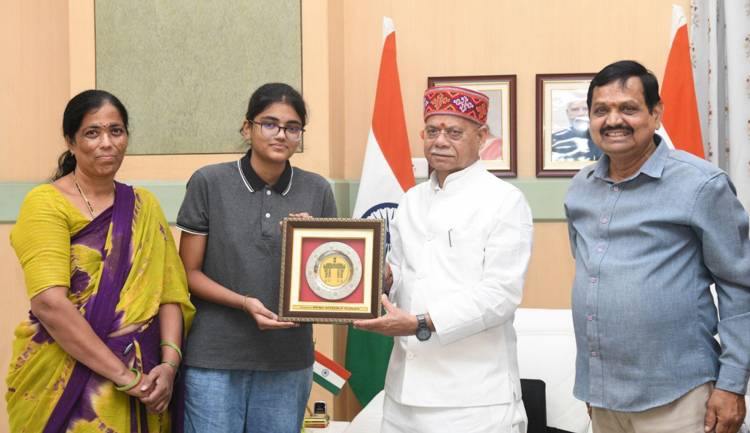  Hon’ble Governor of Telangana, Shri Shiv Pratap Shukla, felicitates TG EAPCET 2026 1st ranker M. Rushi for her outstanding performance!