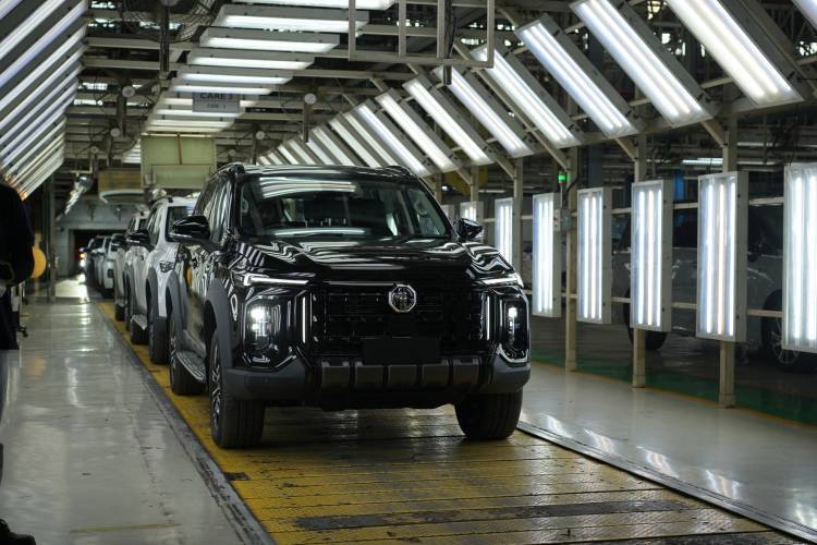 JSW MG Motor India Starts Production of India’s First D+SUV - MG MAJESTOR
