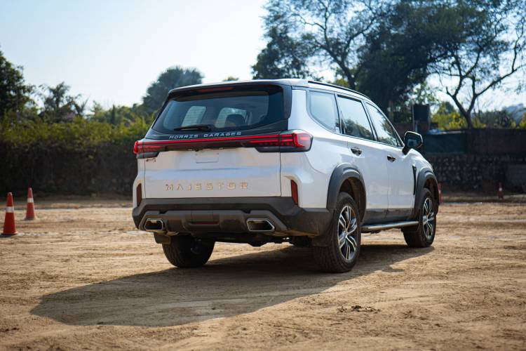 MG MAJESTOR 4X2 Automatic Top Trim Launched at INR 40.99 Lakhs(ex-showroom price)