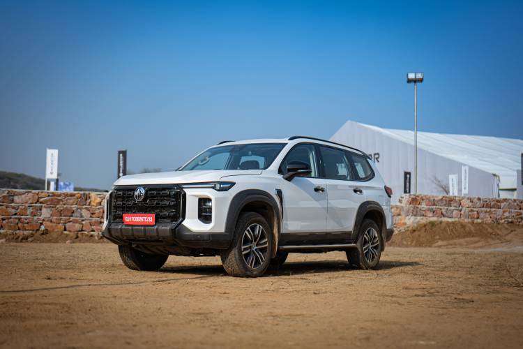 MG MAJESTOR 4X2 Automatic Top Trim Launched at INR 40.99 Lakhs(ex-showroom price)