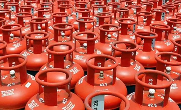 Centre asks fuel retailers to maintain 30-day LPG reserves